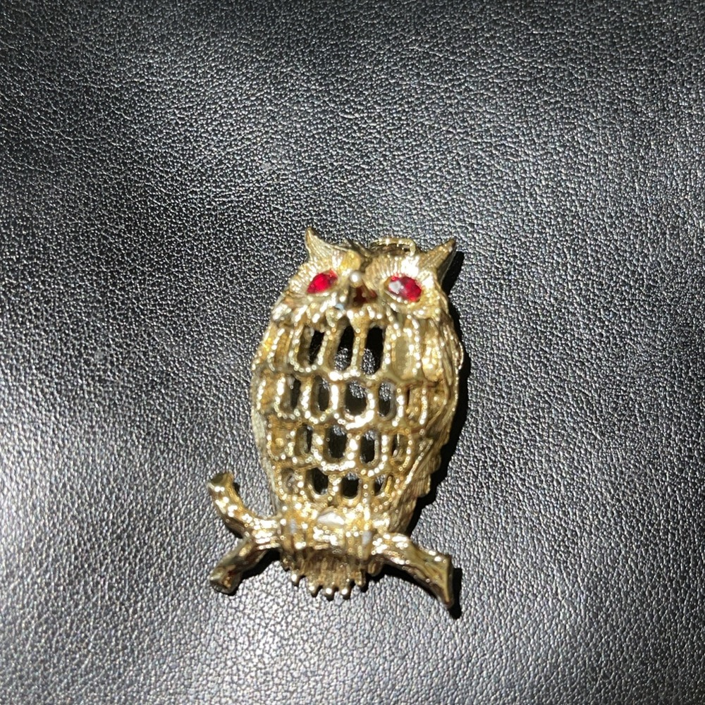 Gerry's Vintage Gold Owl Pin Brooch Red Rhinestone Eyes Made in USA Pristine - Picture 2 of 8